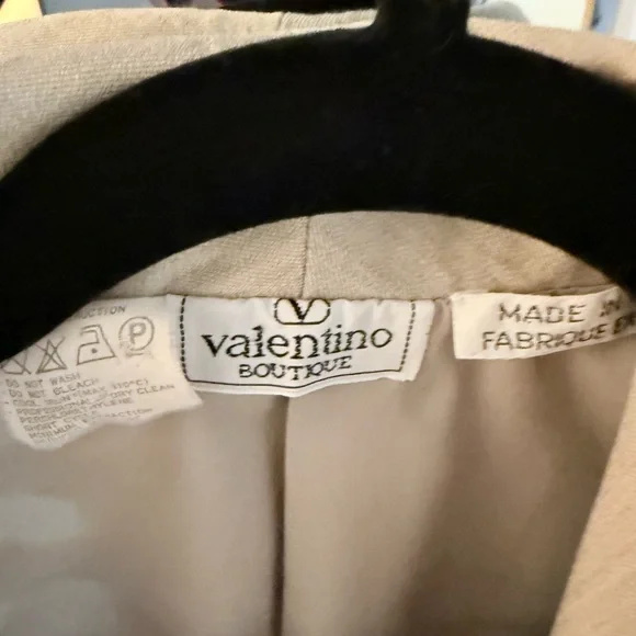 Valentino Boutique Cream Blazer size 4 - Picture 2 of 3